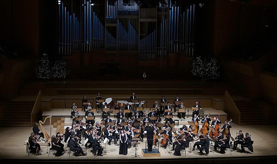 ΧΡΙΣΤΟΥΓΕΝΝΑ ΣΤΟ ΜΕΓΑΡΟ - Εορταστικό Gala  Eνας Γύρος του κόσμου σε 80 (και κάτι) λεπτά 