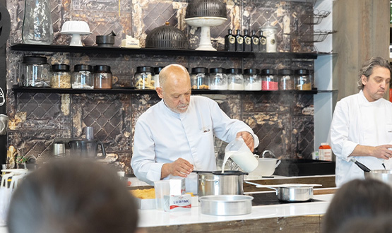 Χριστουγεννιάτικο σεμινάριο ζαχαροπλαστικής με τον Στέλιο Παρλιάρο 